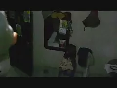 A szimulátoron való edzés helyett az a személy, aki felajánlja neki, hogy pornó színésznővé váljon, azonnal rögzítsen egy videót róla az ágyban. Ne viseljen ruhát. Meztelenül pózol, majd elkezd orális szex. Szar férfiak mossa szex videok hd meg az arcukat cum.