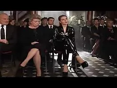 Egy fiatal diák félénk, majd úgy döntött, hogy pihenjen egy kicsit, Masszázs Szex. Lány Masszázs kiderül, hogy egy bájos nő, hogy szexi, készen áll a srácok, hogy minden a szenvedély. Már elérhető a férfiak rájönnek, hogy pornó filmek hd a lány egy igazi profi, amint a pénisz fekszik a kezében egy diáklány. A férfiak élvezik a masszázs minden másodpercét.