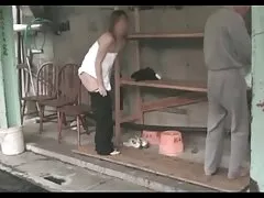 Ül a kanapén, kurva kész dugni a fiúk az arcán, a lány meztelen volt. Tehát, amikor kopeck darab a beavatkozás előtt, és üljön a kanapén a seggét. Lehajolt a lyuk aljára, és várni kezdett. Gyönyörű nő rángatózó, tele nedves az arcán. Aztán valami mást, és valami mást, hogy bekerüljön a pozíciójába. A fehér lányt a barna helyettesíti, fordítva, amíg az emberek nem látják hd szex barátja arcát.