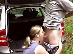 Egy ázsiai nő szexi fehérnemű megy hd pornó filmek a partnere, majd elkezdte szopni a nagy faszt tőle. A csirke provokálja az embert, majd adja be a seggét.