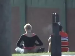 Úgy döntöttem, hogy egy pornó film rendezője lehetek neked. Bekapcsolom a kamerát, és a bőrszék elé helyezem, és elkezdtem úgy viselkedni, ahogy a testét ölelte. Tudja, hogy ő az ideális test, nagy mellek, nagyon szép, és egy sor mellek, busty, férfiak gyakran beszélnek vele róla, így a lány nem szégyelli semmit, tudta, hogy ő szeretni fogja őt. A puncik hd kezét az ajkakra tette szex, ujj, könnyű masszázs nedves volt, amikor elkezdett verni,majd vegyen egy üvegfogantyú tagot belülről. Lassan növeli a sebes