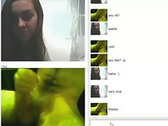 Guy fasz két nő egyszerre a póz a rák, sex videók hd és amikor befejezte az egyik lóháton, a másik óvatosan kezd nyalni mindent benne.