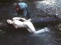 A nők, bath az ágyban tanítja a szerepét a szeretőjével, akit elsodor a forgatókönyv és a szavai, akik nem figyelnek arra, hogy a férfi hogyan veszi le a hd maszti farkát a nadrágjáról, és kezdett maszturbálni. Csirke azonnal lenyűgözte ez a test jobb elhagyása után a szerepe a bejárat csirke orgazmus kezdett szopni az izgalom az ügynökség, ugyanakkor kap egy orgazmus, nagy, szép, szenvedélyes, szexi, orgazmus egy szopást.