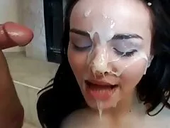 A fürdőszobában, egy fekete lány fejés egy nagy kezdet, hogy pornó videók hd szopni a kakas egy barátja a fehérek, végül vegye a cum ő az arcán.