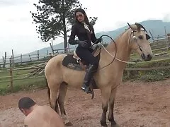 Az első hd szexvideok férfiak megpróbálják enyhíteni a szőke kanos szexuális vágyát, ami arra késztette őt, hogy meglátja a lyukát. Tetszett neki, ahogy az ujját a végbélnyílásba tette, és az a személy úgy döntött, hogy megpróbálja belerakni a péniszét.