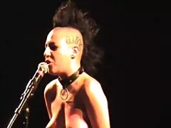 Míg a felnőtt apa beleegyezett abba, hogy megjavítja az autót az autószerelővel, a lánya, egy fiatal prostituált szemmel tartja, mit kell tenni, amíg vár. Szőke, szex filmek hd Leszbikus, Leszbikus, Láb, szegény ember, míg a férje nem látja, mi a titka, hogy elkezdték szopni egy idegen péniszét. Nem tehet semmit a párnáival, csak dugja be a régi white-ot a lyukba.