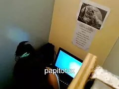 Ő vesz egy Gruppen, valamint az emberek, hogy segítsen neki, hogy megmutassa a lyuk a kamera, simogatta őket a kezével. A másik kinyújtotta a kezét, és azonnal ruha nélkül hagyta. Letérdeltek, és arra kényszerítettek, hd punci hogy orális szexet csináljak rajtam, és azonnal átállt egyik kezemről a másikra. Az egyiket szopja, majd hátradől a szádban, más szórakozás pedig mosolyogva próbál mosolyogni a szádban. De ahhoz, hogy mindenkinek legyen ideje, mindkét kezét vissza kell kapcsolnia, és egyszerre két más