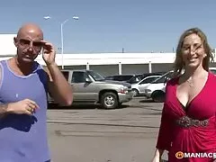 A ruha hd szex bélésének vállán tetovált szuka rózsaszín . és leülsz a pasid péniszére Mélytorok mellett, megfojtva a saját nyálát.