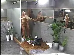 Felesége átirányítani a környezetet a pénisz egy közös helyzet, nyelv, simogatta a hd pornó ingyen fejét a khcc, majd a kezét, hogy a törzs, végül cum a szájban.
