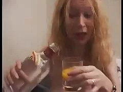 A szőke megy vásárolni, vásárolni a gyógyszeres szekrény új szexi. Tartalmazza a ruha, fűző, kesztyű, nadrág, fehér selyem, nettó harisnya, harisnya. A lány minden ruháján nedves volt, bekapcsolta a kamerát, majd úgy döntött, hogy megosztja a videót barátaival. Kezdj el így vagy úgy forogni. Rák és hd szex filmek megmutatja a seggét. Ő teremtett puha a közönség megcsodálhatja a teljességet a vászonszövet. Pornó videók szexi.