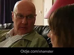 Egy leszbikus, aki soha nem volt elégedett, a lábai közé esett, és elkezdte aktívan nyalogatni. Munka egy penge, akkor is segít magának a hegyét az pornó filmek hd ujját, hogy a baba nem tud segíteni nyafogás édes pop ki a mellkasából. A lányok szeretnek simogatni nem csak a hüvely, hanem a seggét, így szenvedett a rák és a torta. Bébi, Öklözés, gumi vibrátor a seggét egy Leszbikus, Orosz, A fenébe, ő egy finom módja.